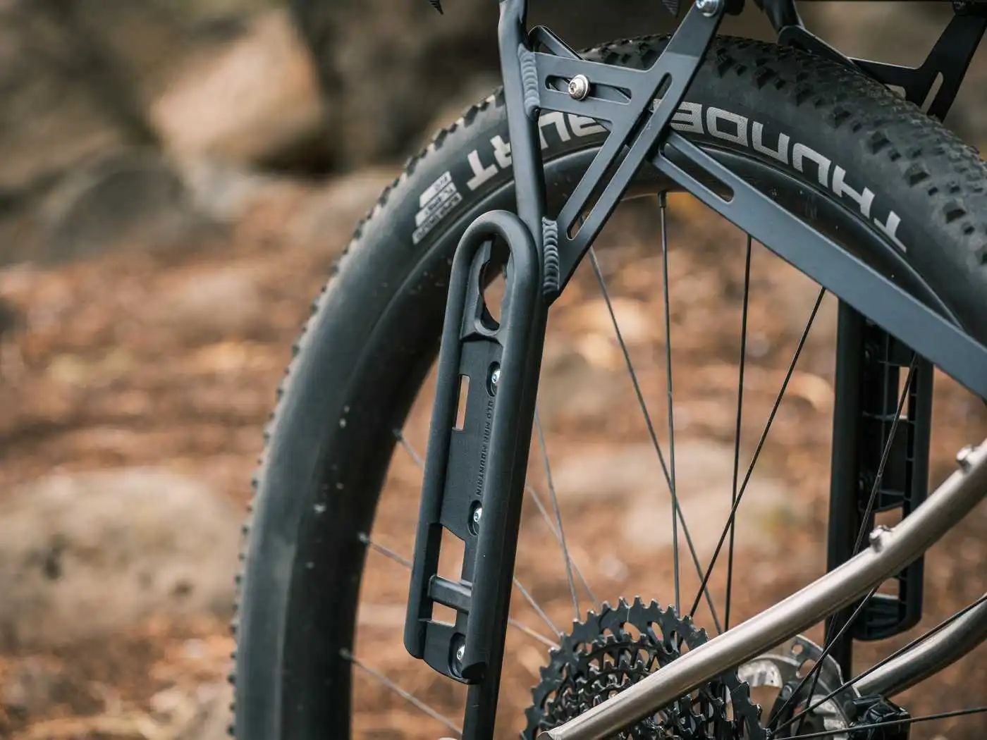 FLiP Cages CargoMount jaula bikepacking y soporte alforja de horquilla