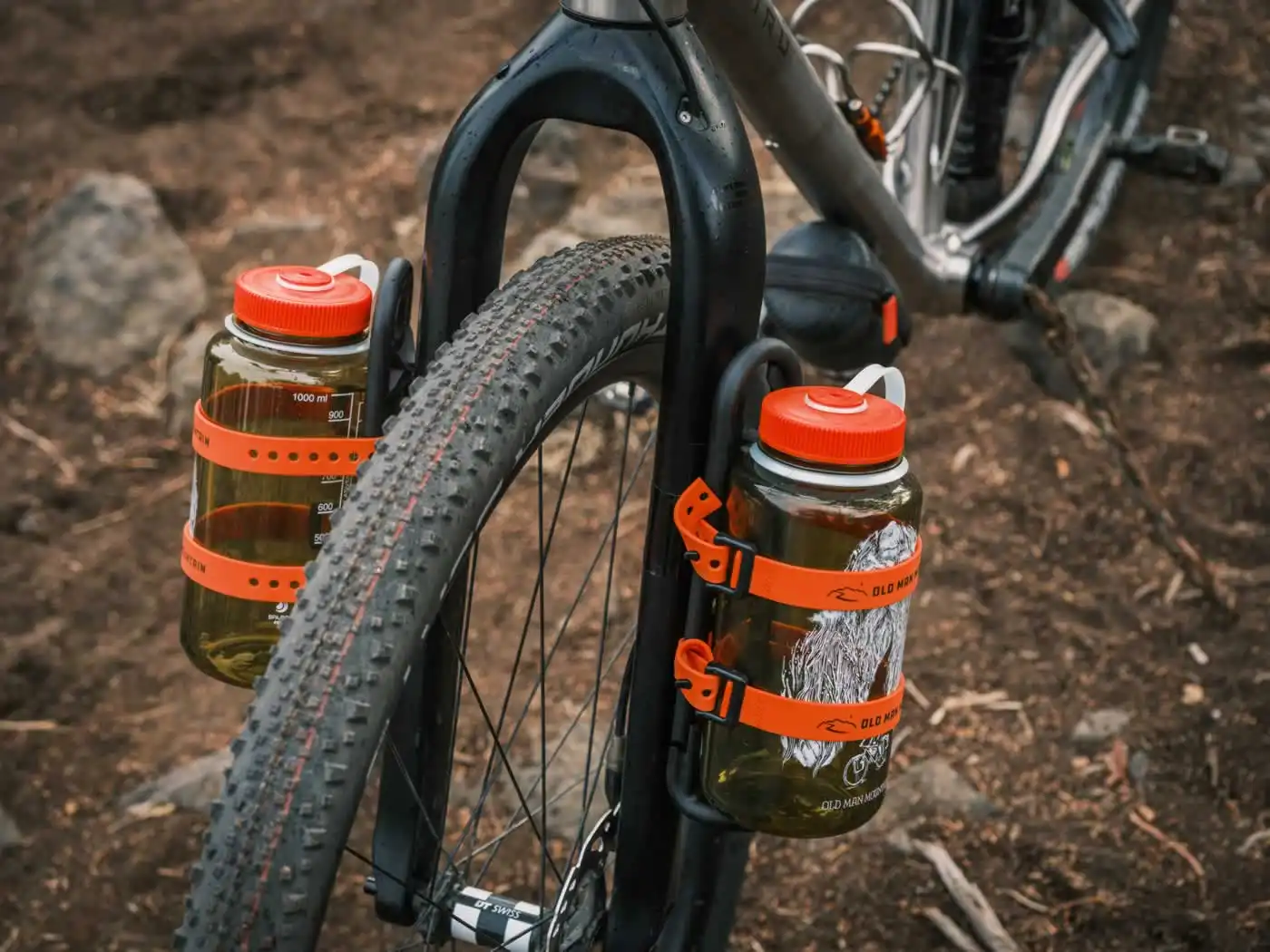 FLiP Cages CargoMount jaula bikepacking y soporte alforja de horquilla